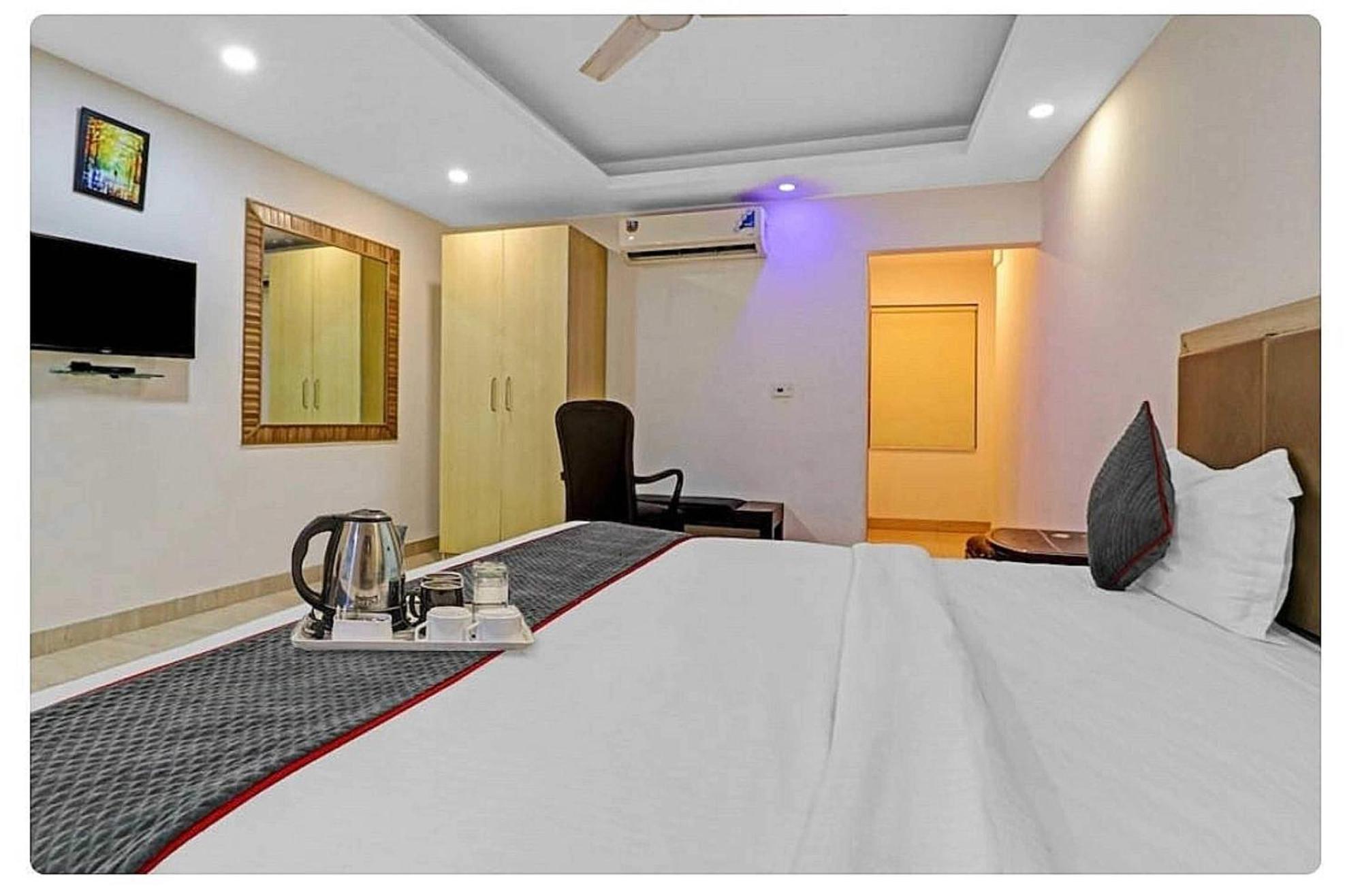 Super Hotel O Mahal Új-Delhi Kültér fotó
