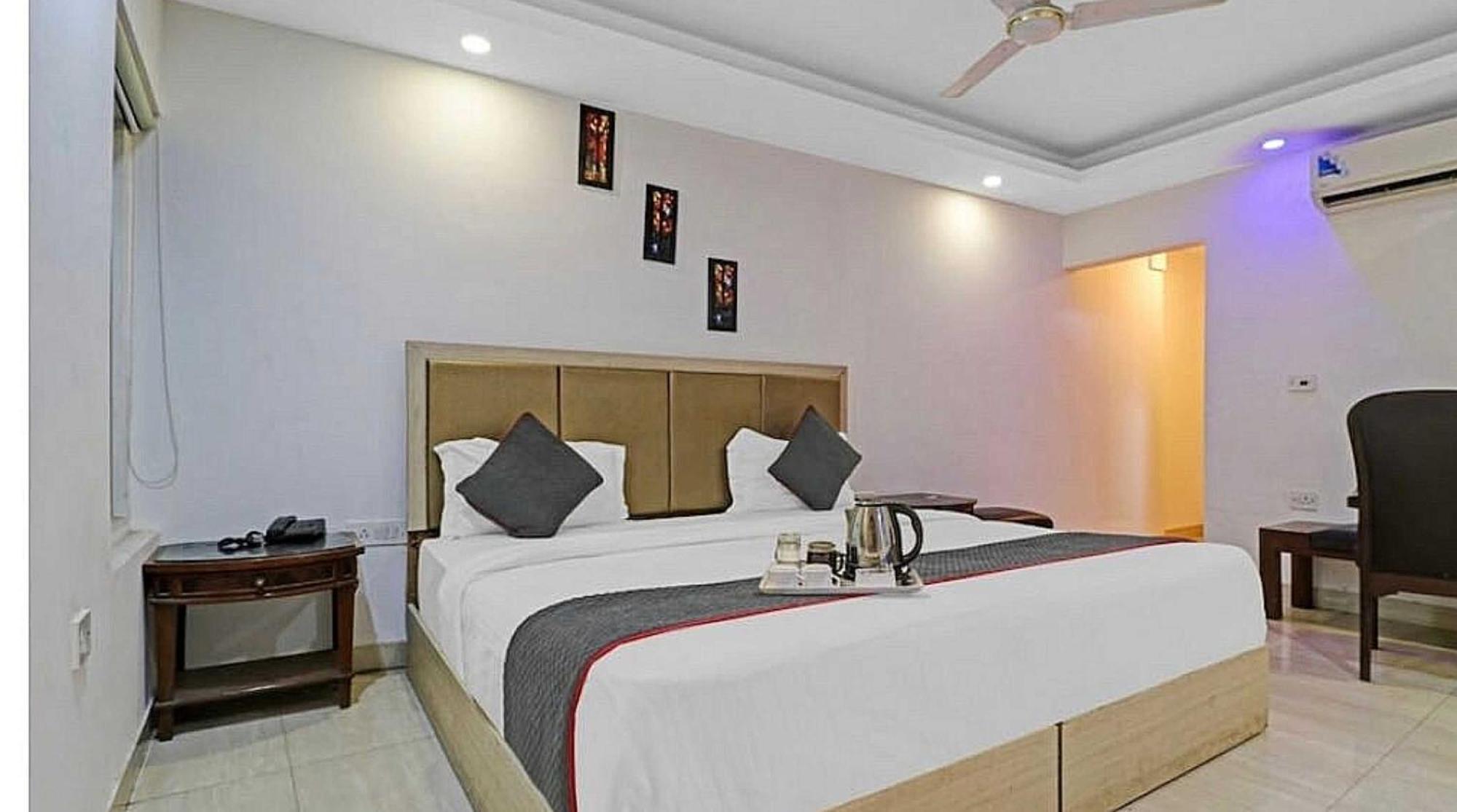 Super Hotel O Mahal Új-Delhi Kültér fotó
