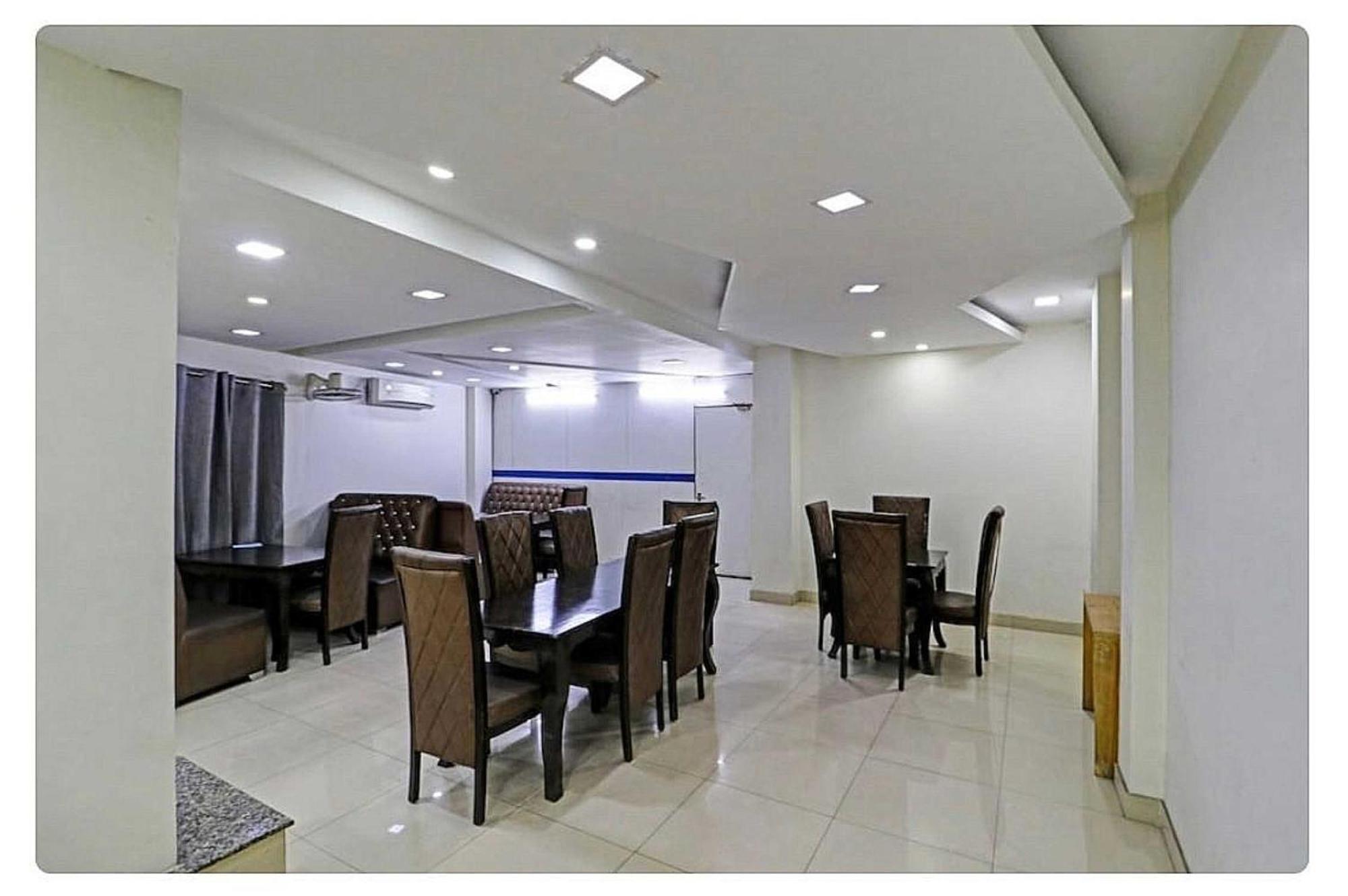 Super Hotel O Mahal Új-Delhi Kültér fotó