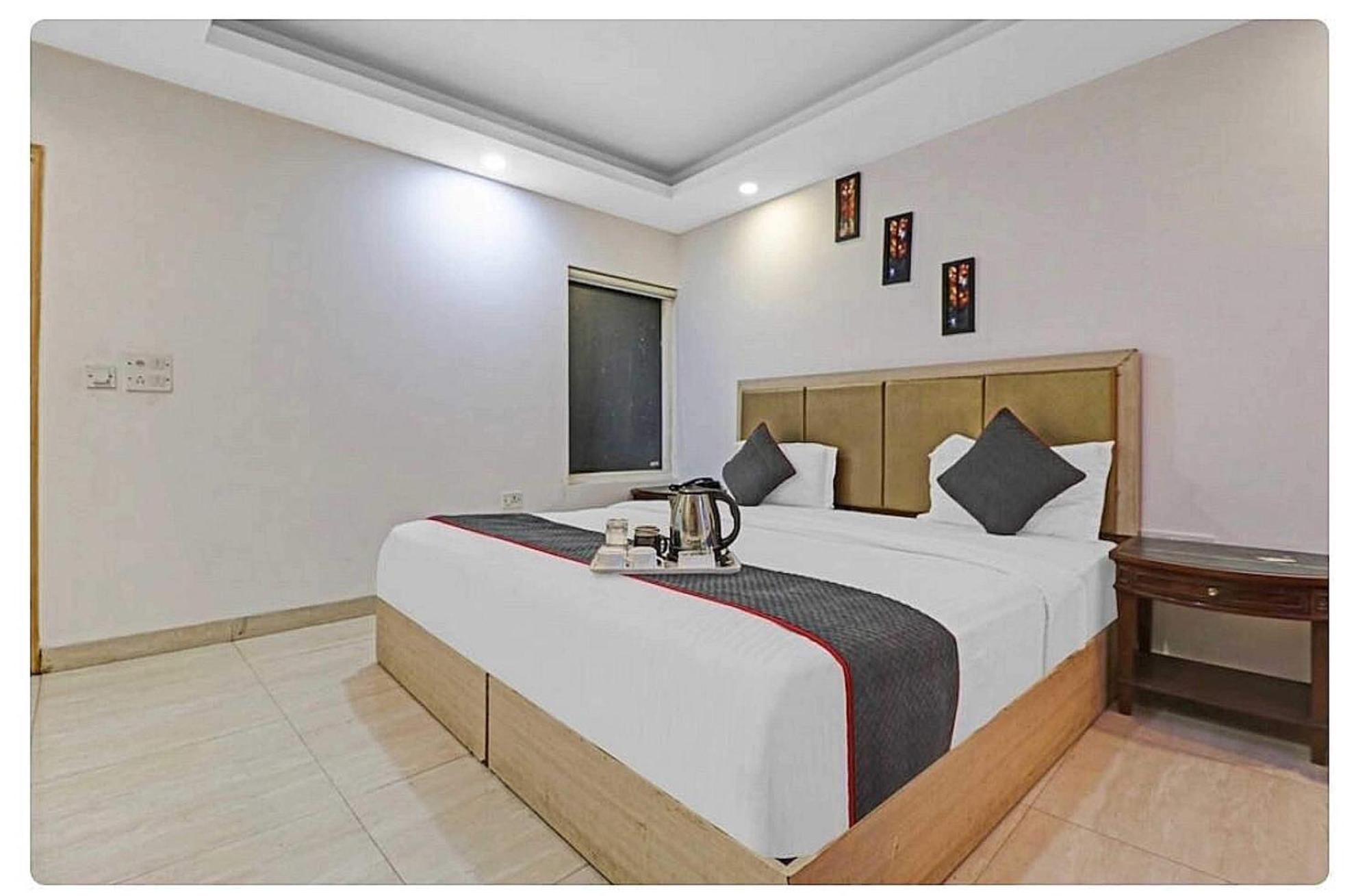 Super Hotel O Mahal Új-Delhi Kültér fotó