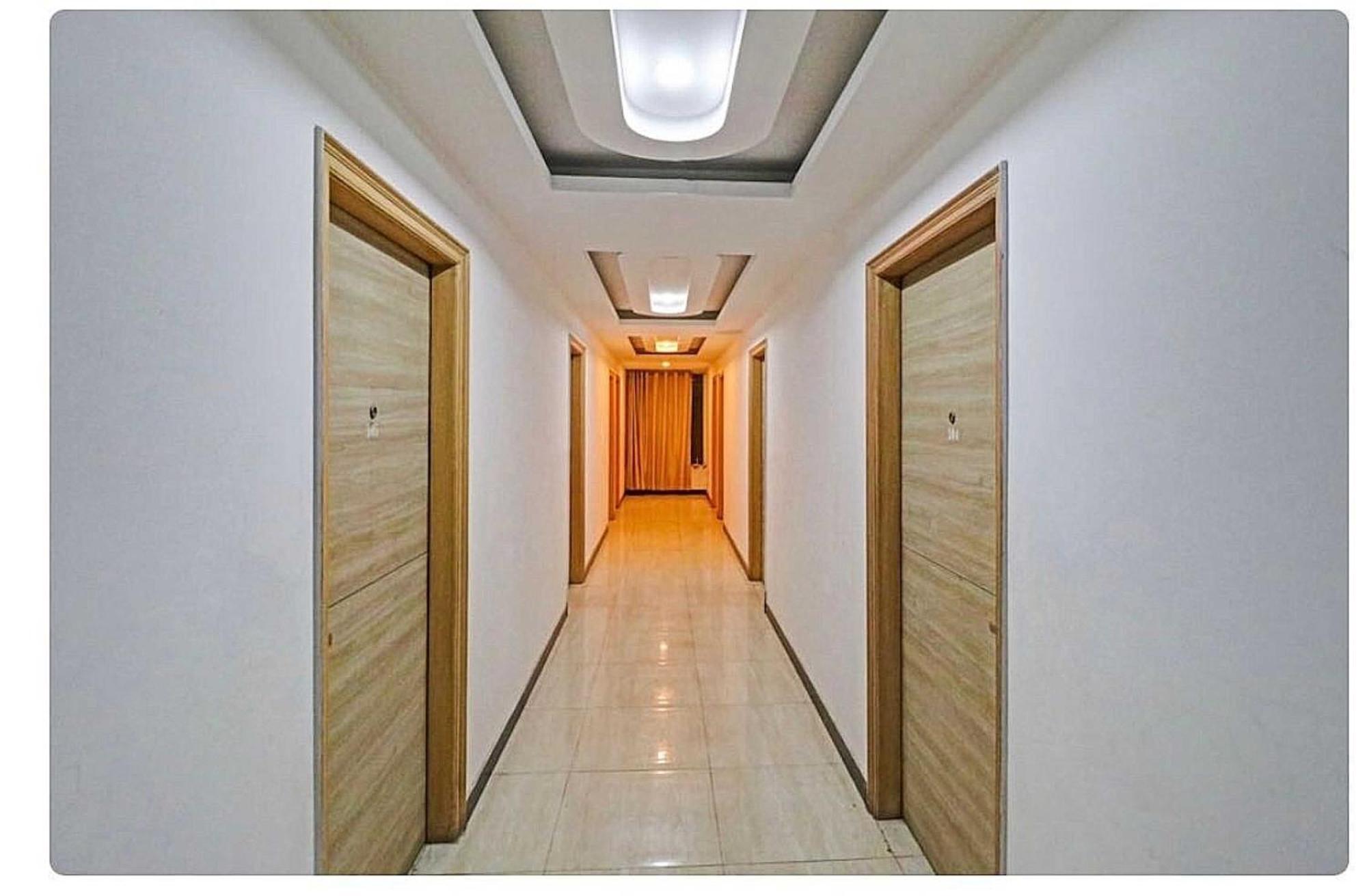 Super Hotel O Mahal Új-Delhi Kültér fotó