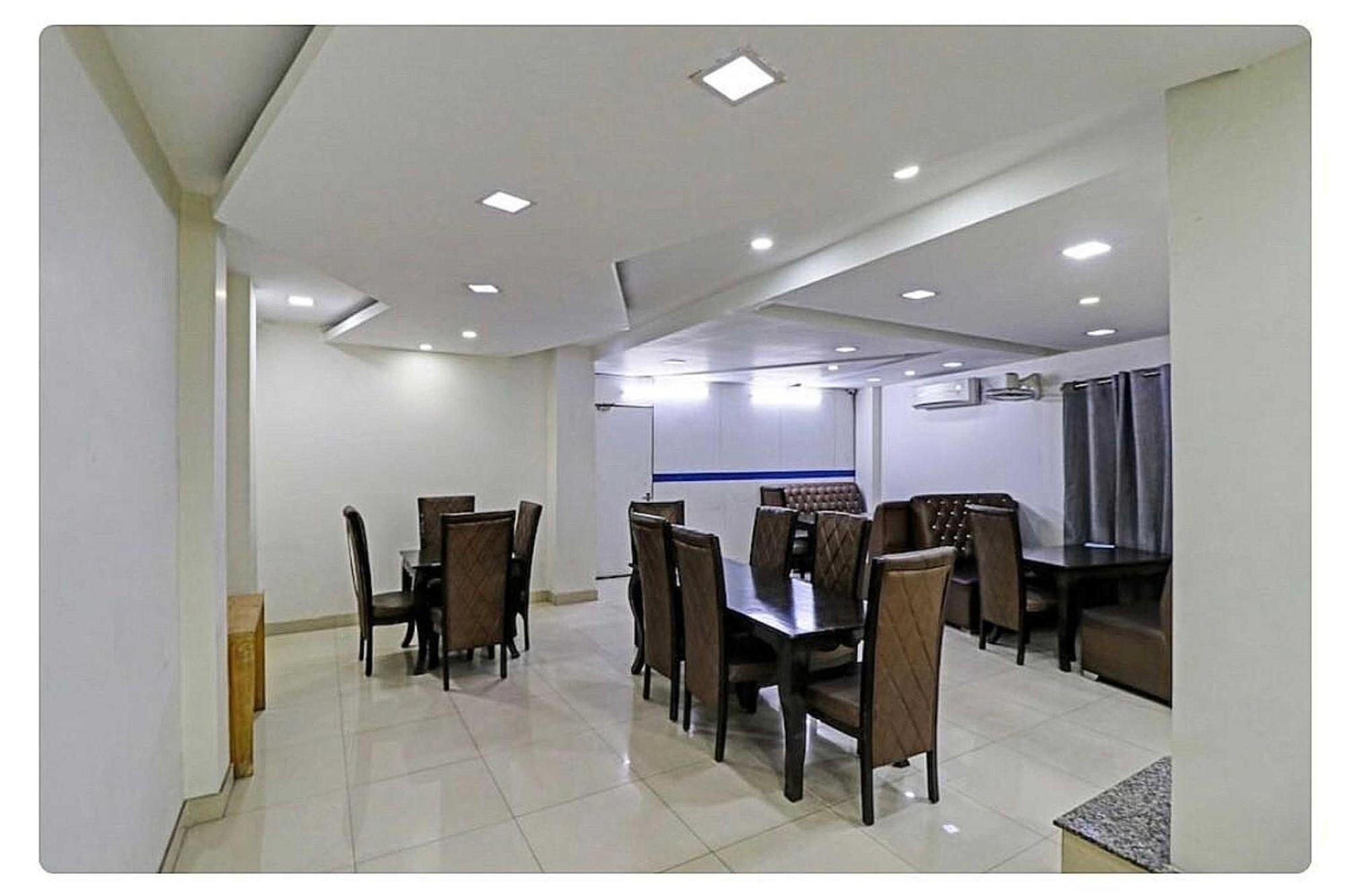 Super Hotel O Mahal Új-Delhi Kültér fotó