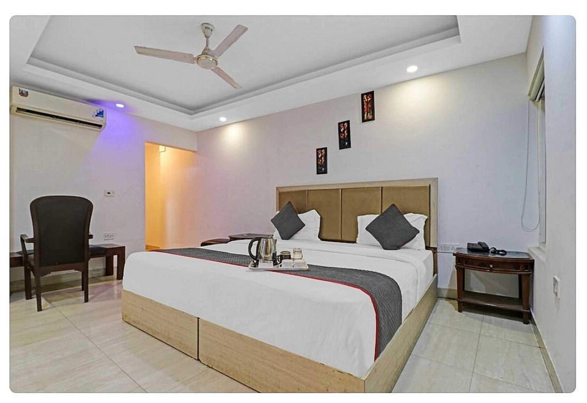 Super Hotel O Mahal Új-Delhi Kültér fotó