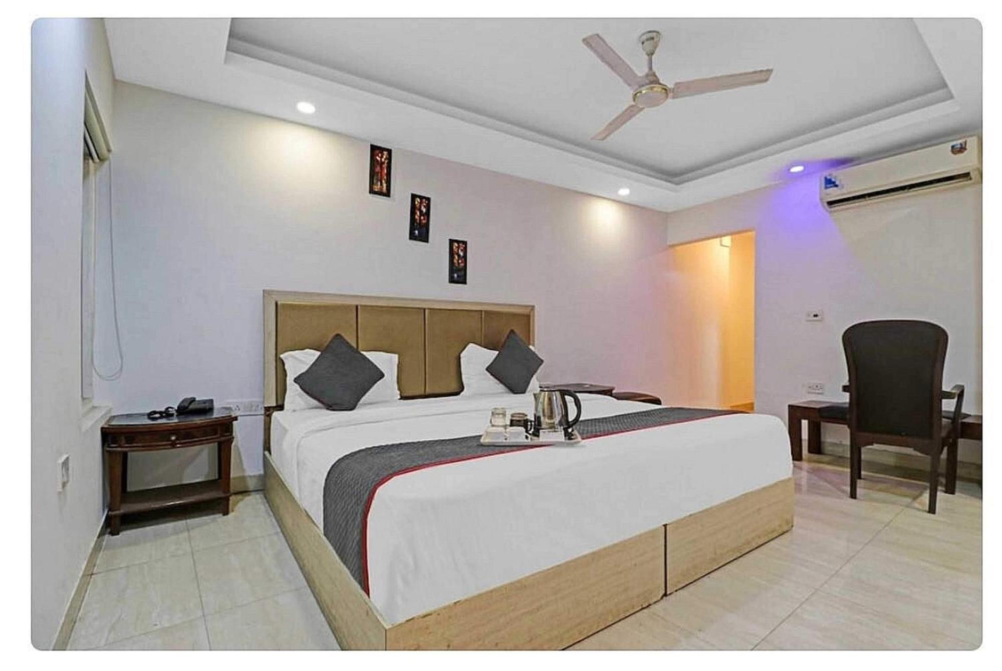 Super Hotel O Mahal Új-Delhi Kültér fotó