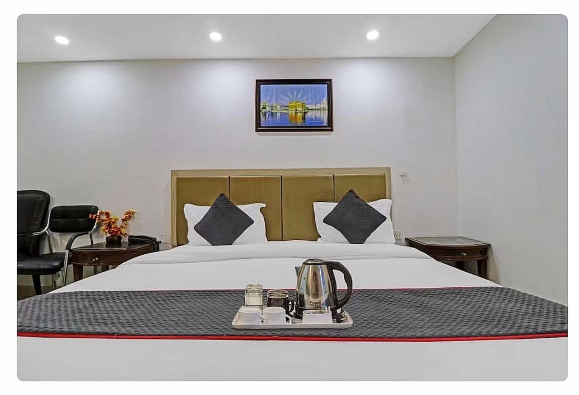 Super Hotel O Mahal Új-Delhi Kültér fotó