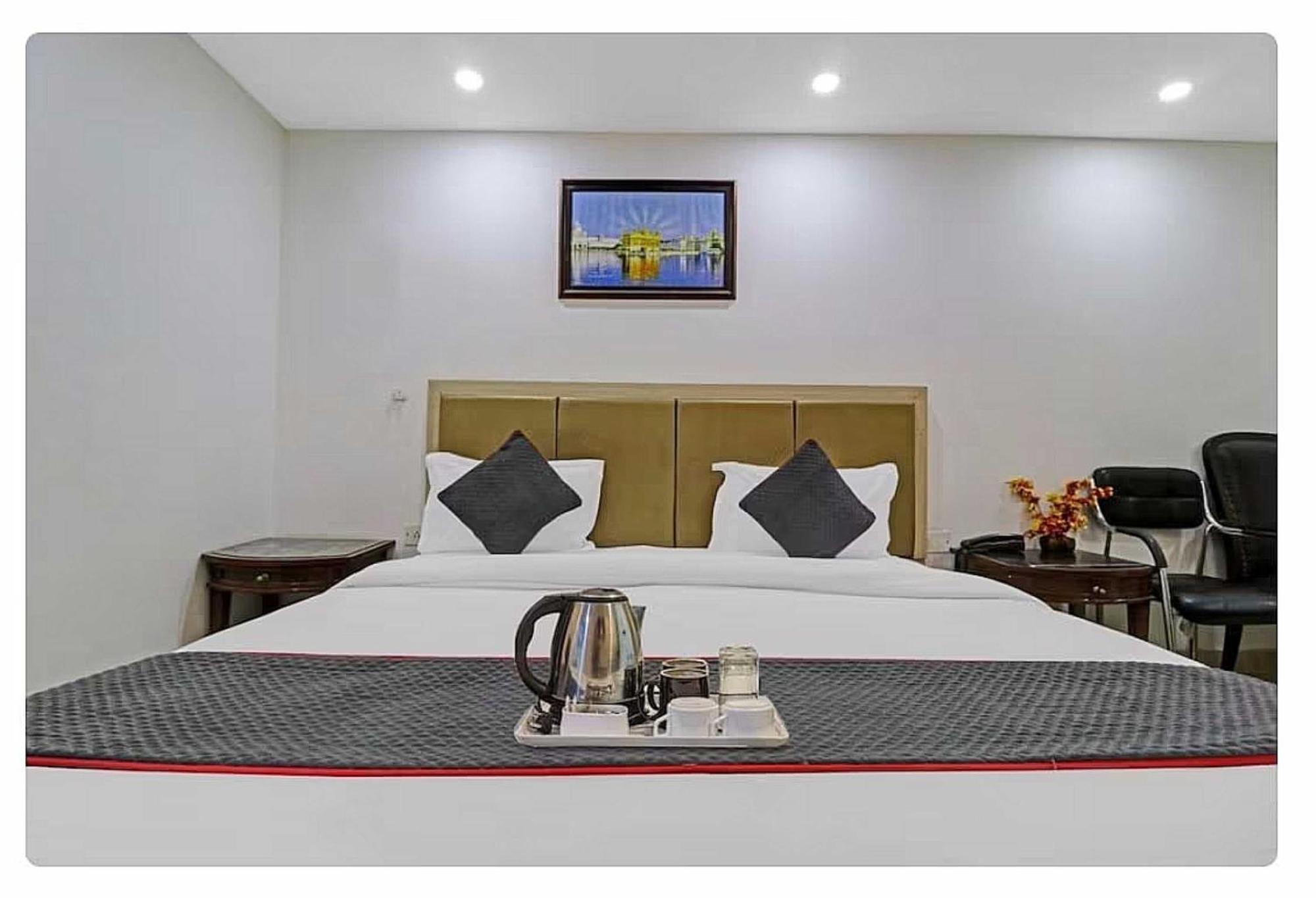 Super Hotel O Mahal Új-Delhi Kültér fotó