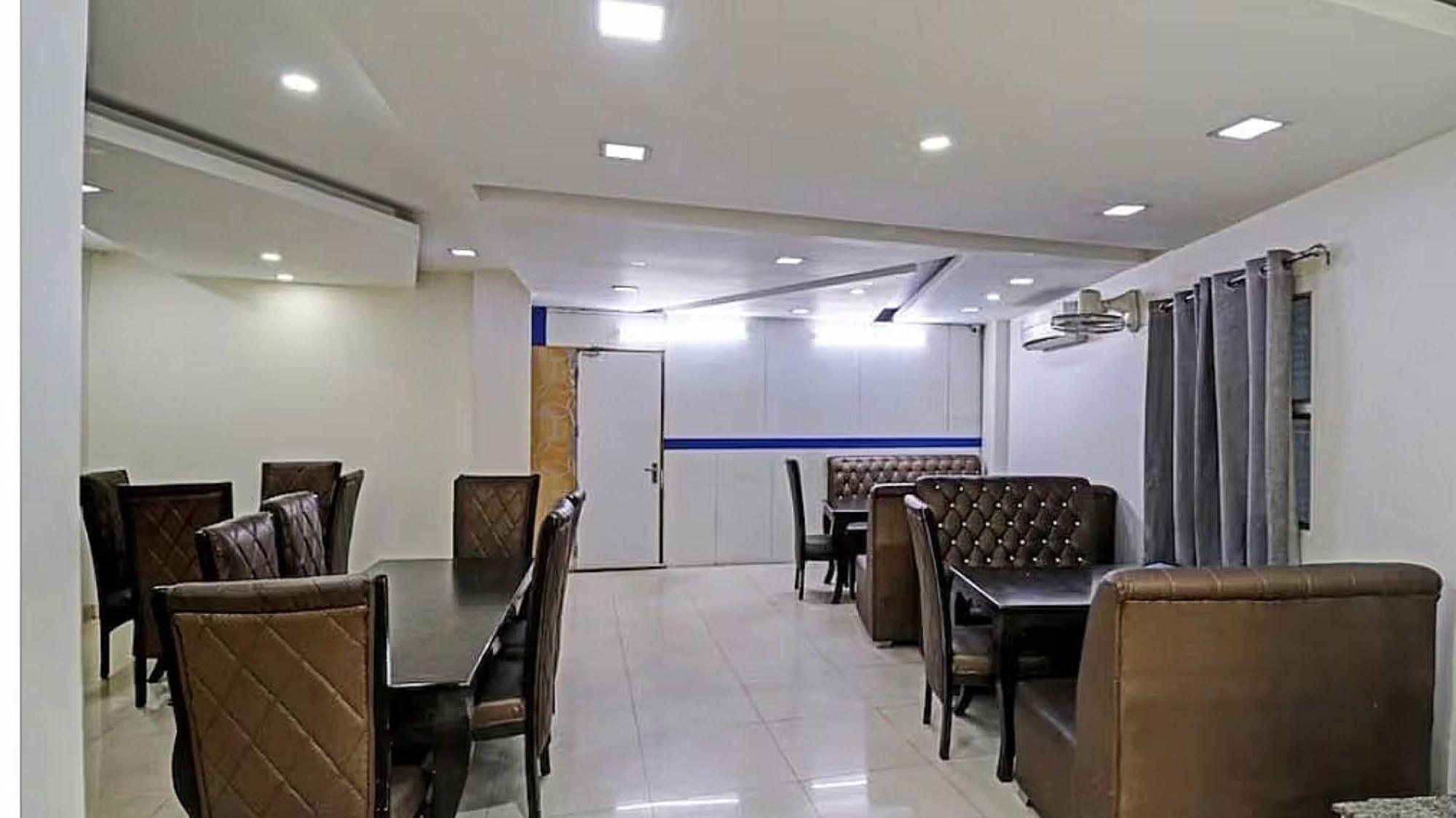 Super Hotel O Mahal Új-Delhi Kültér fotó