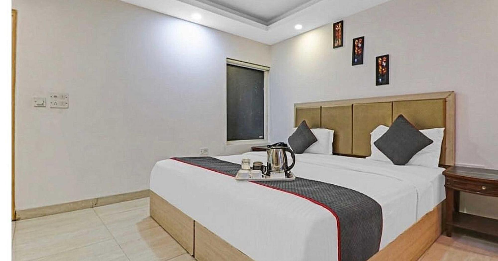 Super Hotel O Mahal Új-Delhi Kültér fotó