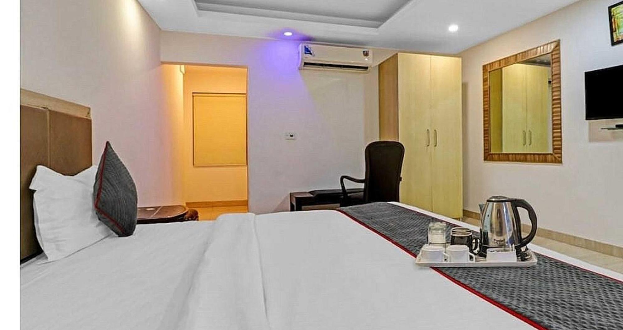 Super Hotel O Mahal Új-Delhi Kültér fotó