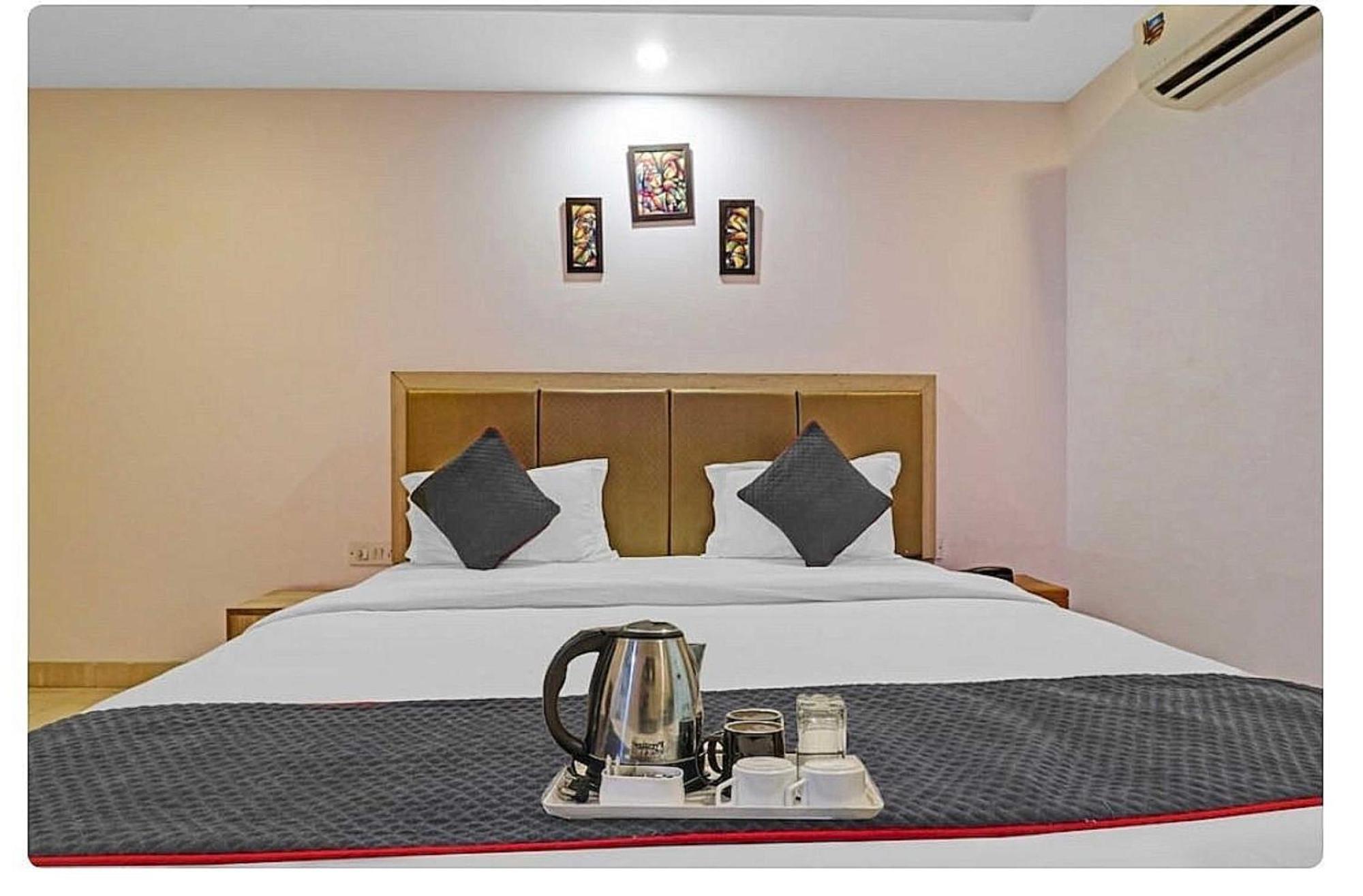 Super Hotel O Mahal Új-Delhi Kültér fotó