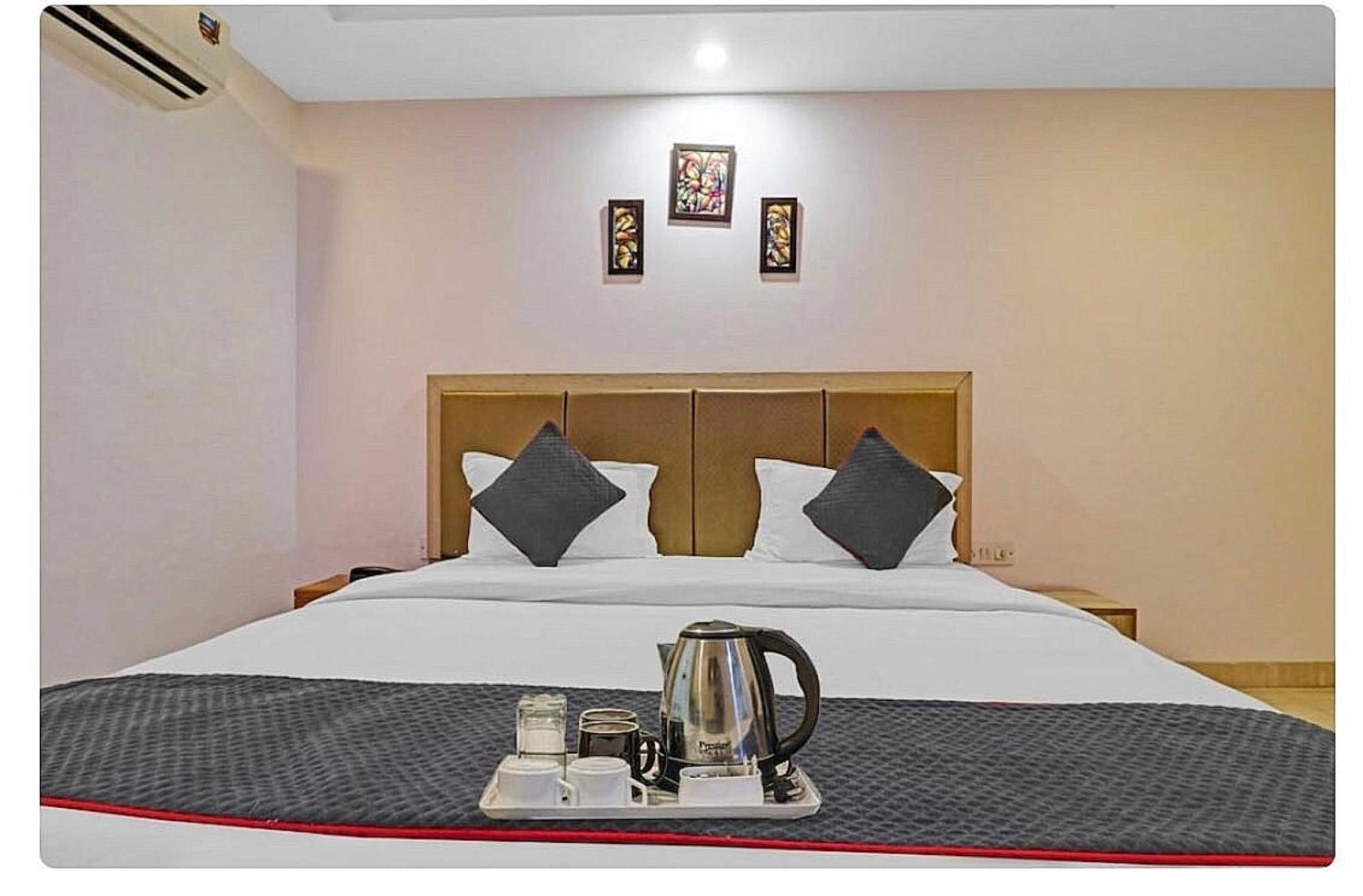 Super Hotel O Mahal Új-Delhi Kültér fotó