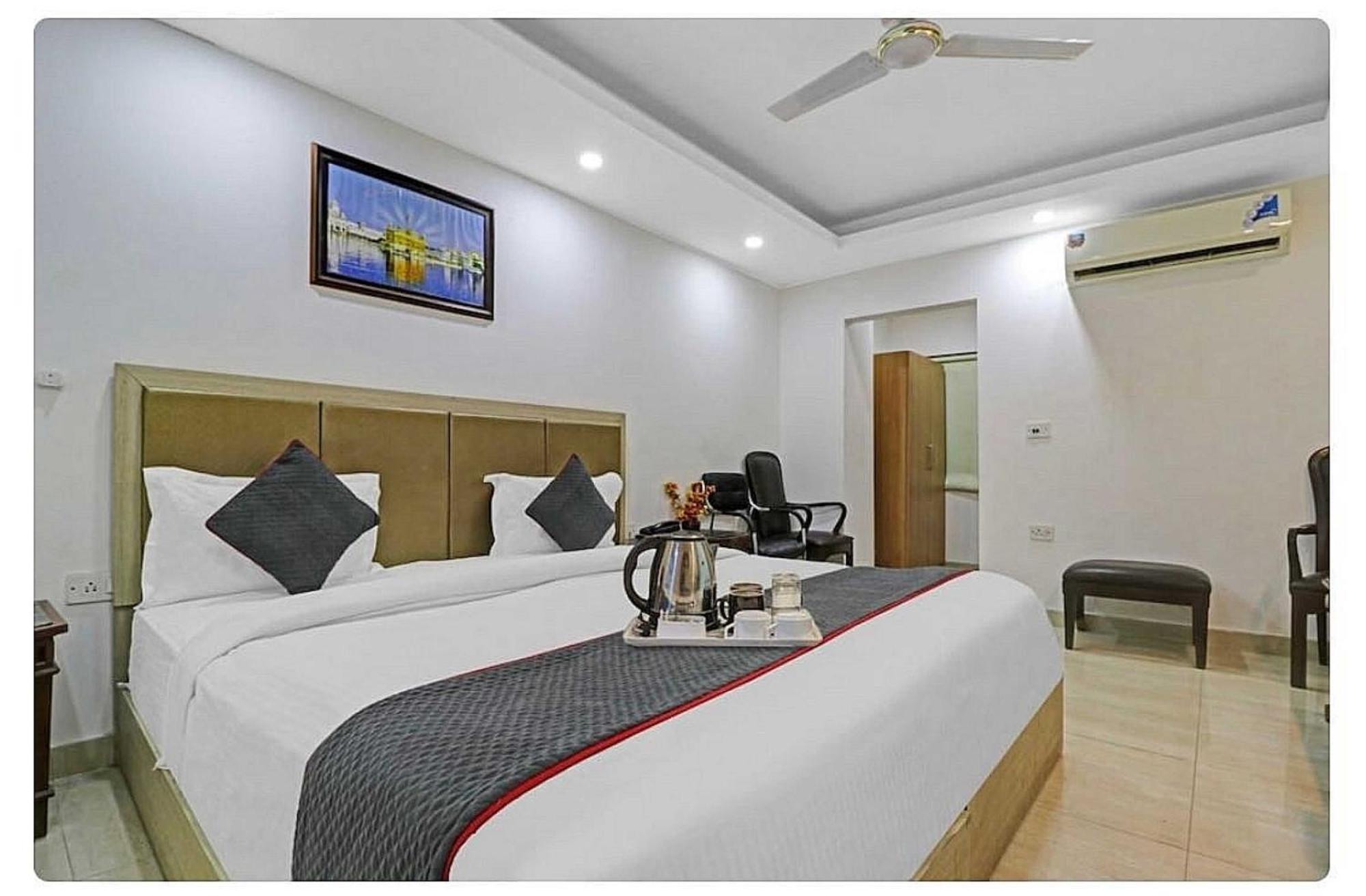 Super Hotel O Mahal Új-Delhi Kültér fotó