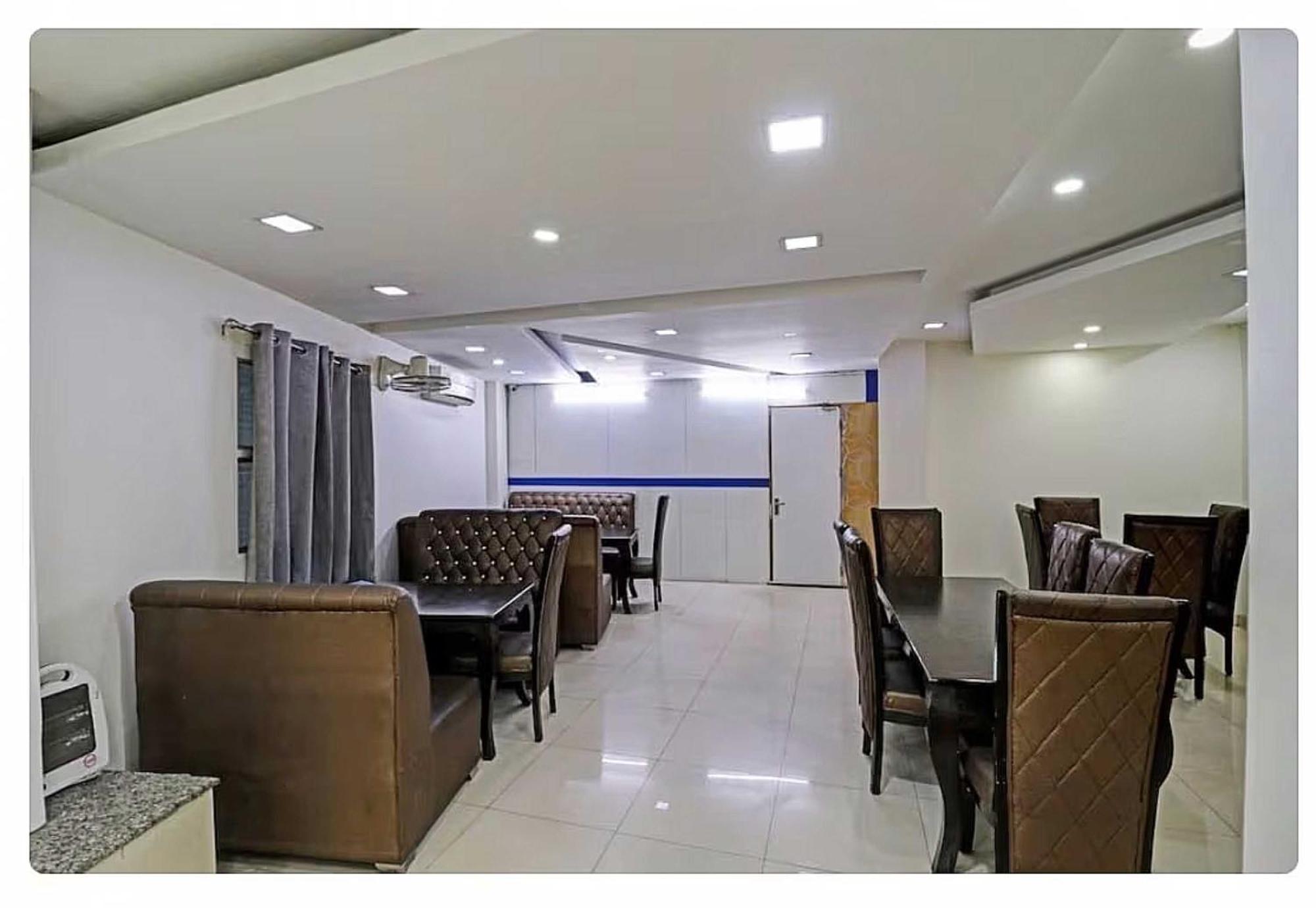 Super Hotel O Mahal Új-Delhi Kültér fotó