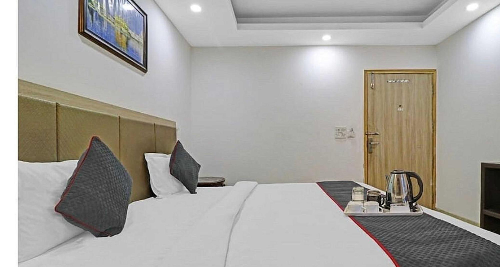 Super Hotel O Mahal Új-Delhi Kültér fotó