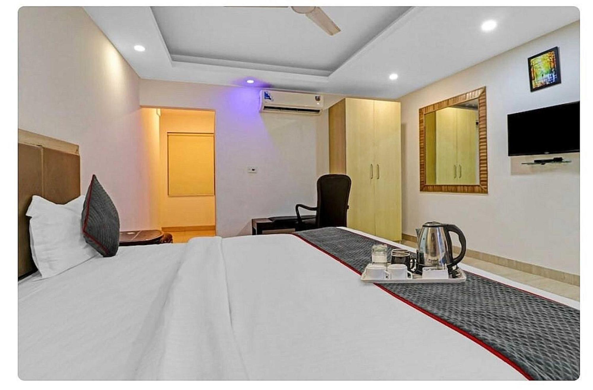 Super Hotel O Mahal Új-Delhi Kültér fotó