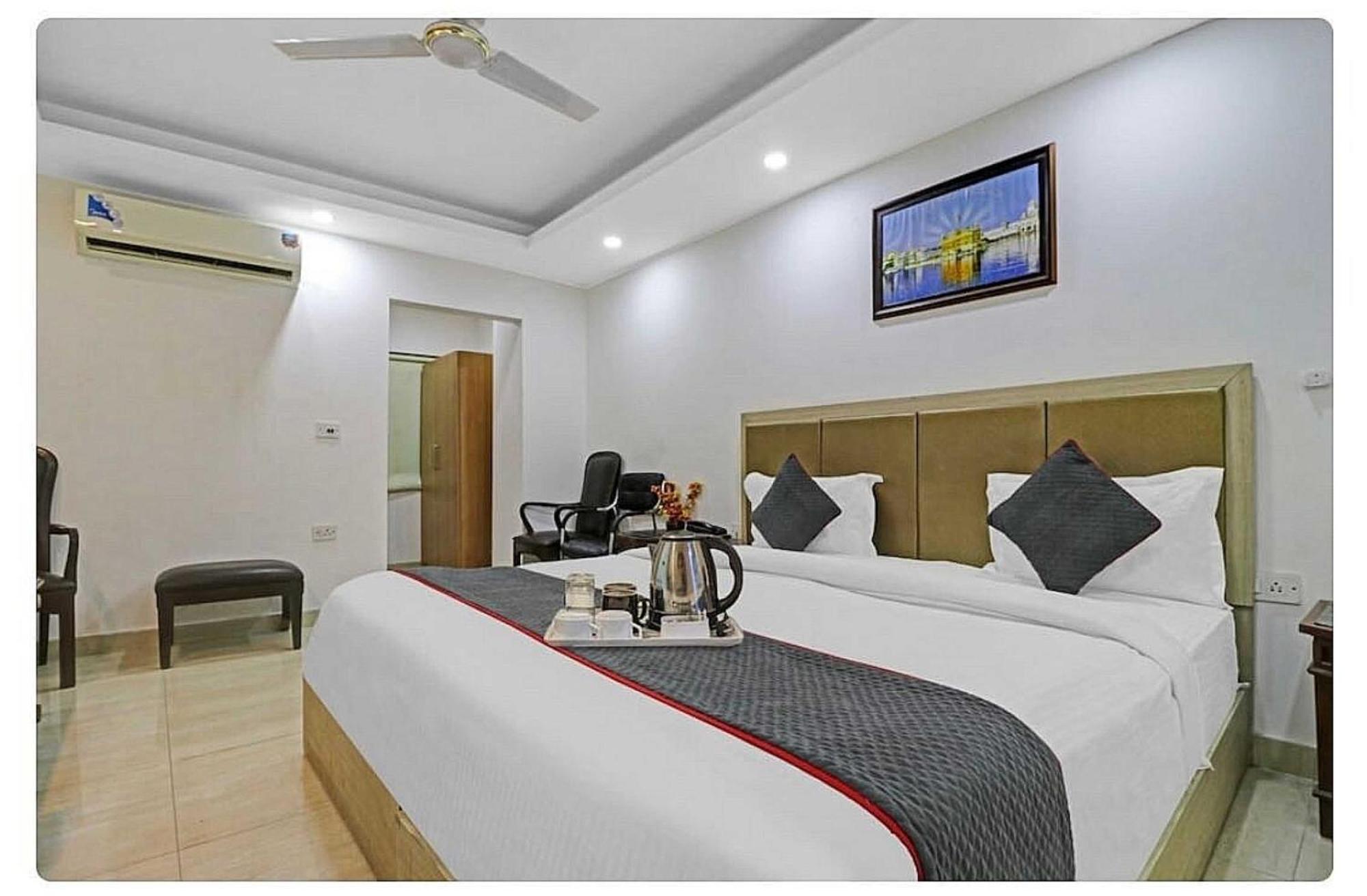 Super Hotel O Mahal Új-Delhi Kültér fotó