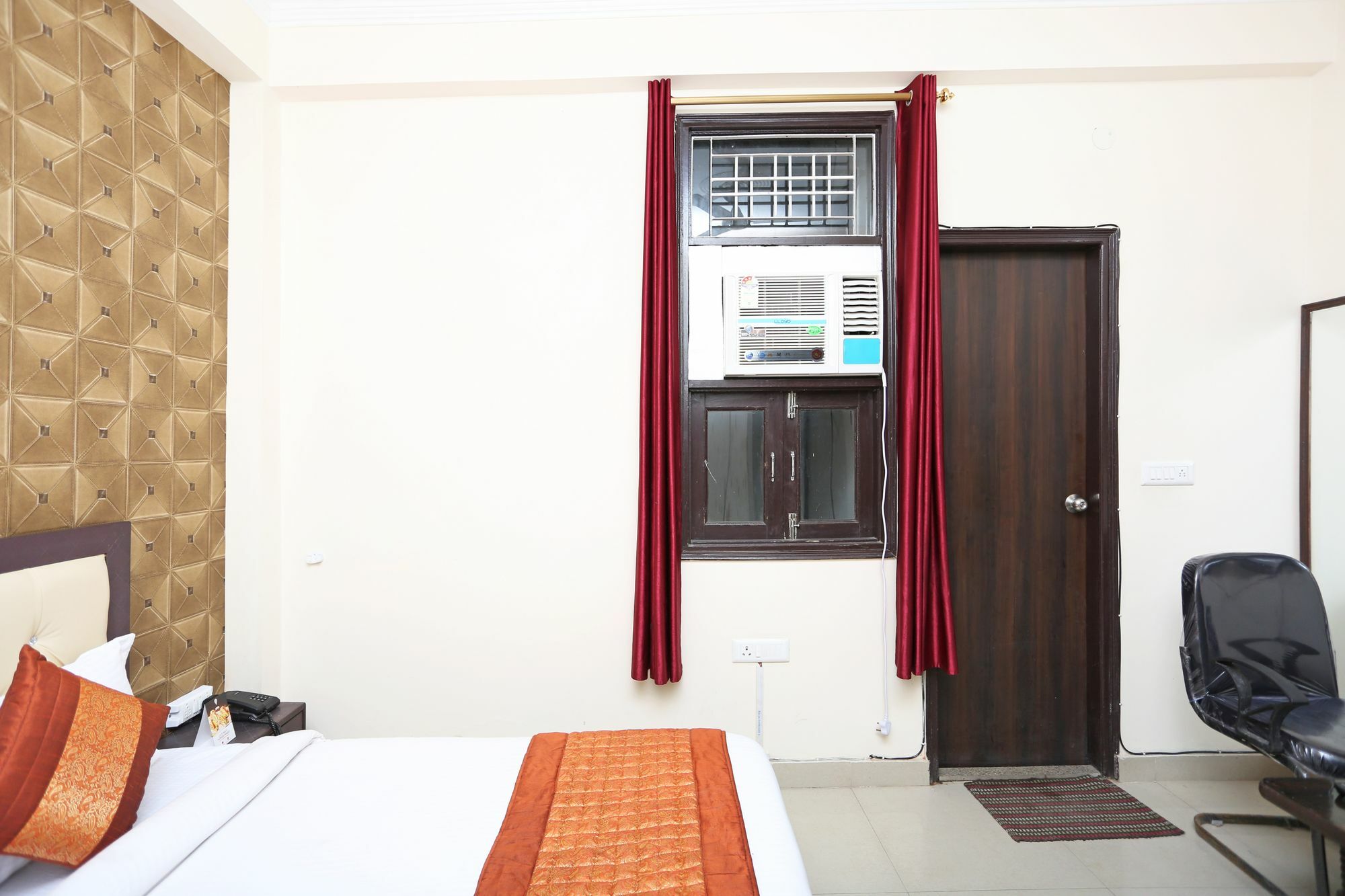 Super Hotel O Mahal Új-Delhi Kültér fotó